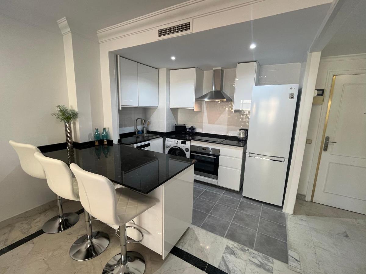 Heart Of Puerto Banus Newly Renavated Free Parking , Wifi ,Pool,Gym,Padel Court Apartman Marbella Kültér fotó