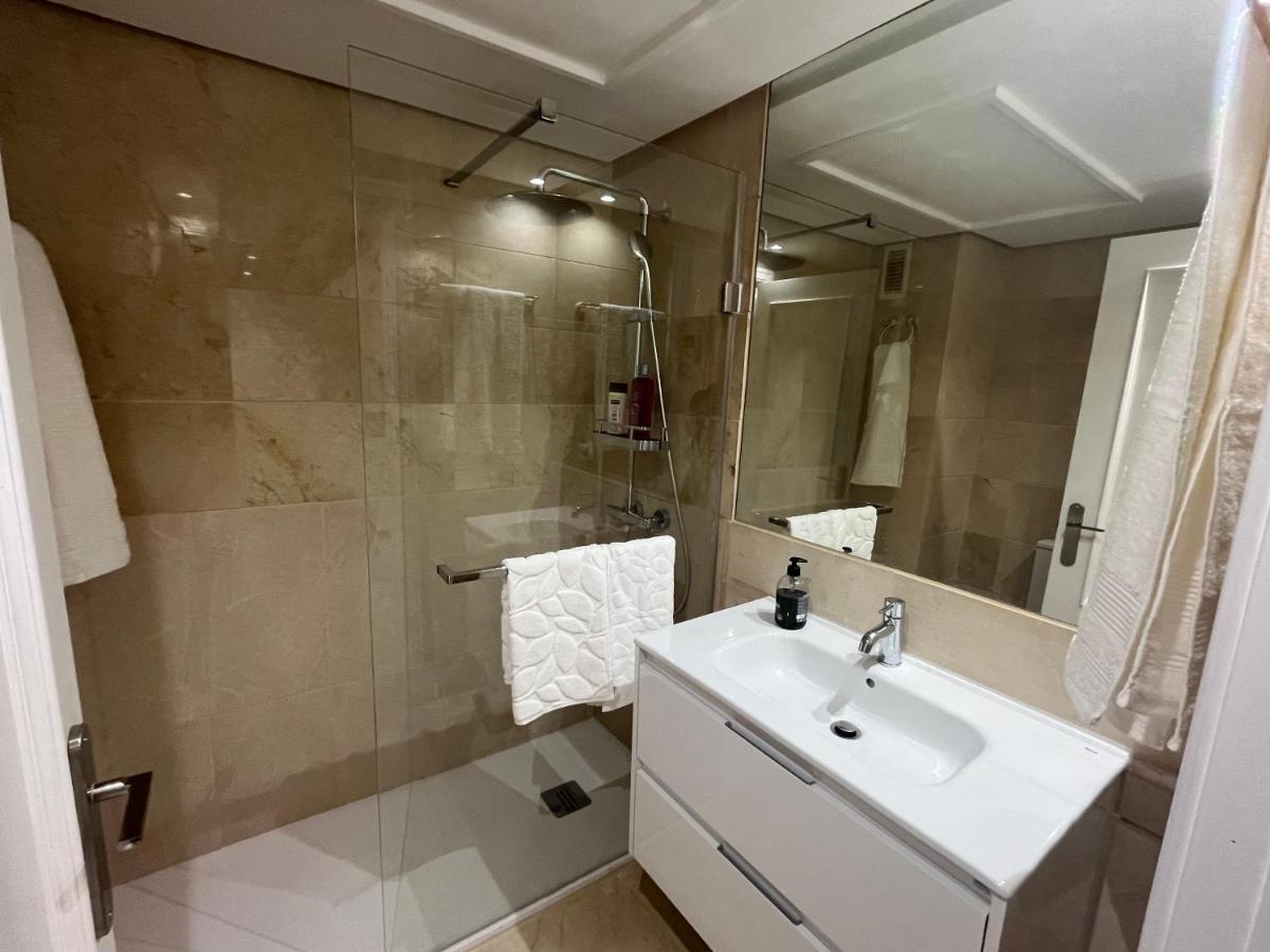 Heart Of Puerto Banus Newly Renavated Free Parking , Wifi ,Pool,Gym,Padel Court Apartman Marbella Kültér fotó